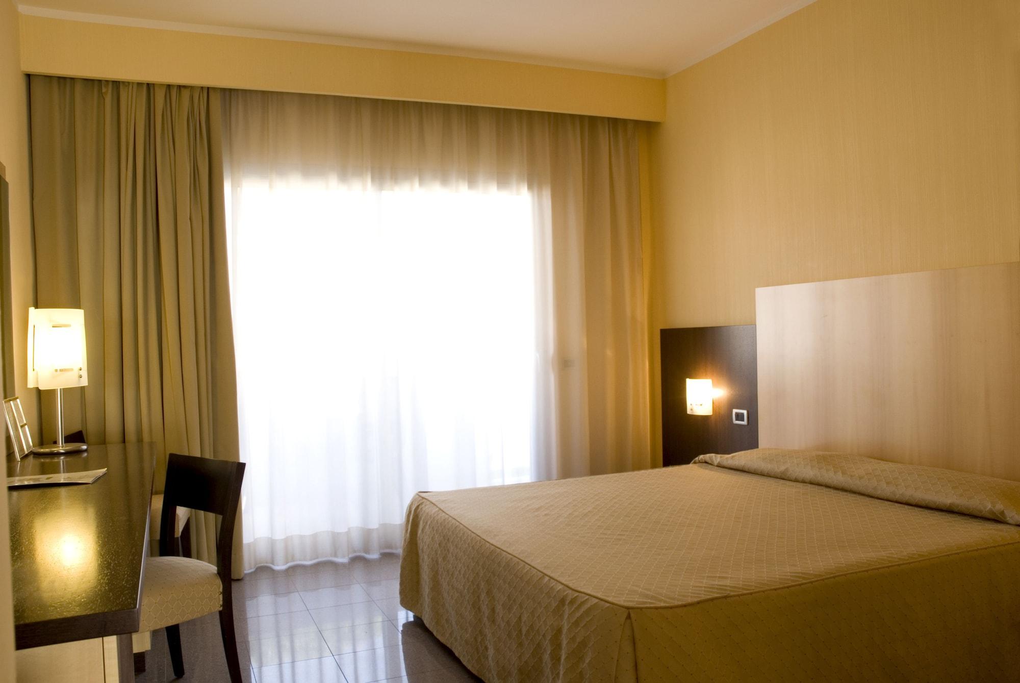 Albergo Mediterraneo Terracina Esterno foto