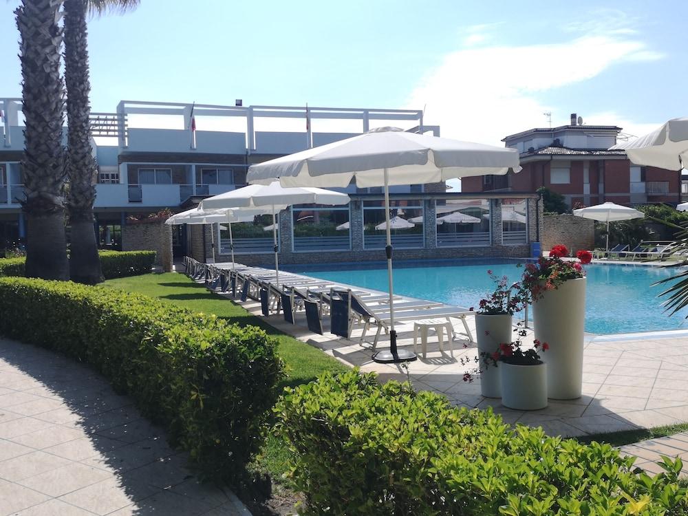 Albergo Mediterraneo Terracina Esterno foto