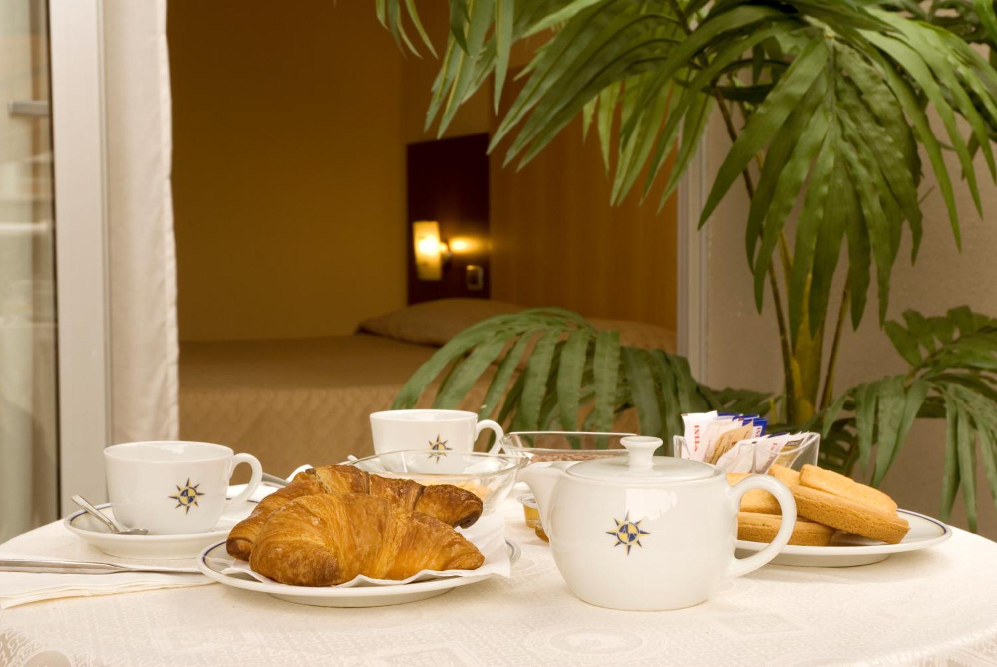 Albergo Mediterraneo Terracina Esterno foto