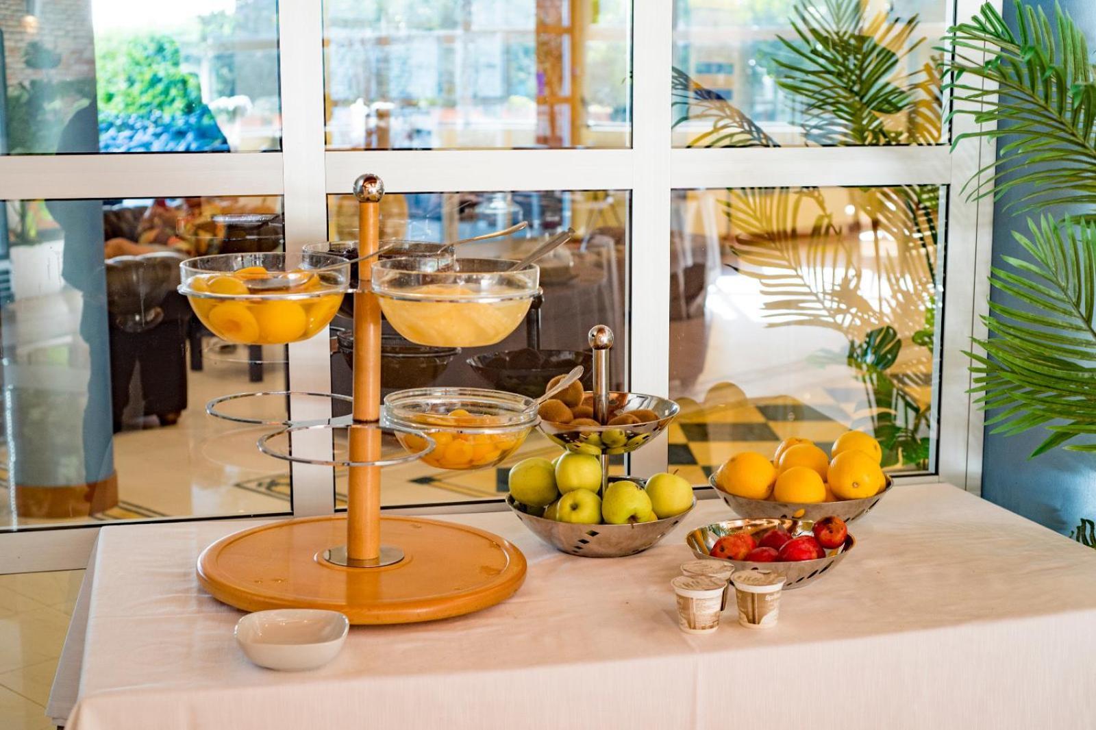 Albergo Mediterraneo Terracina Esterno foto