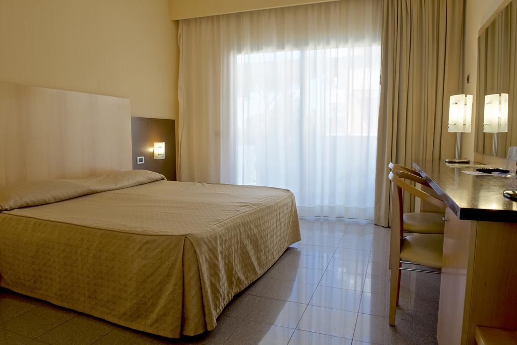 Albergo Mediterraneo Terracina Esterno foto