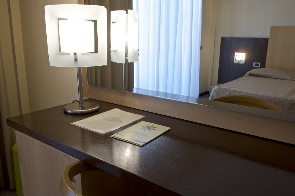 Albergo Mediterraneo Terracina Esterno foto