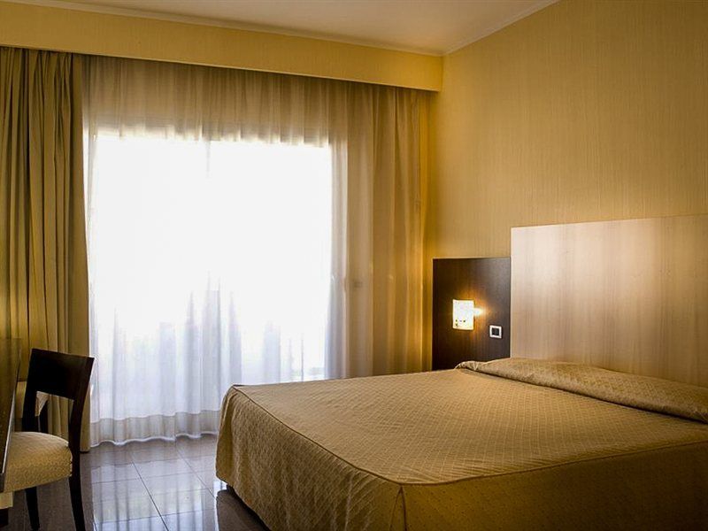Albergo Mediterraneo Terracina Esterno foto