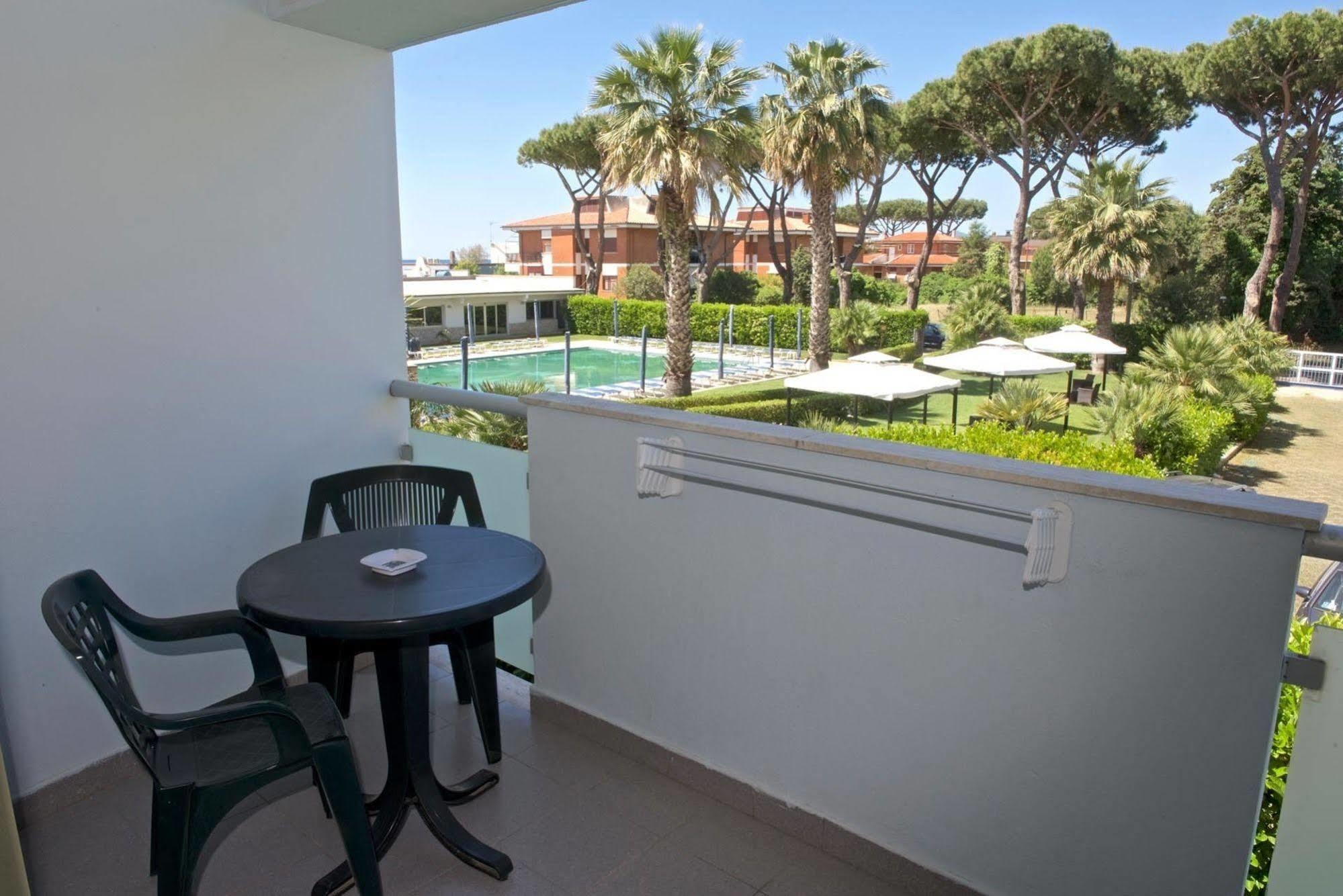 Albergo Mediterraneo Terracina Esterno foto