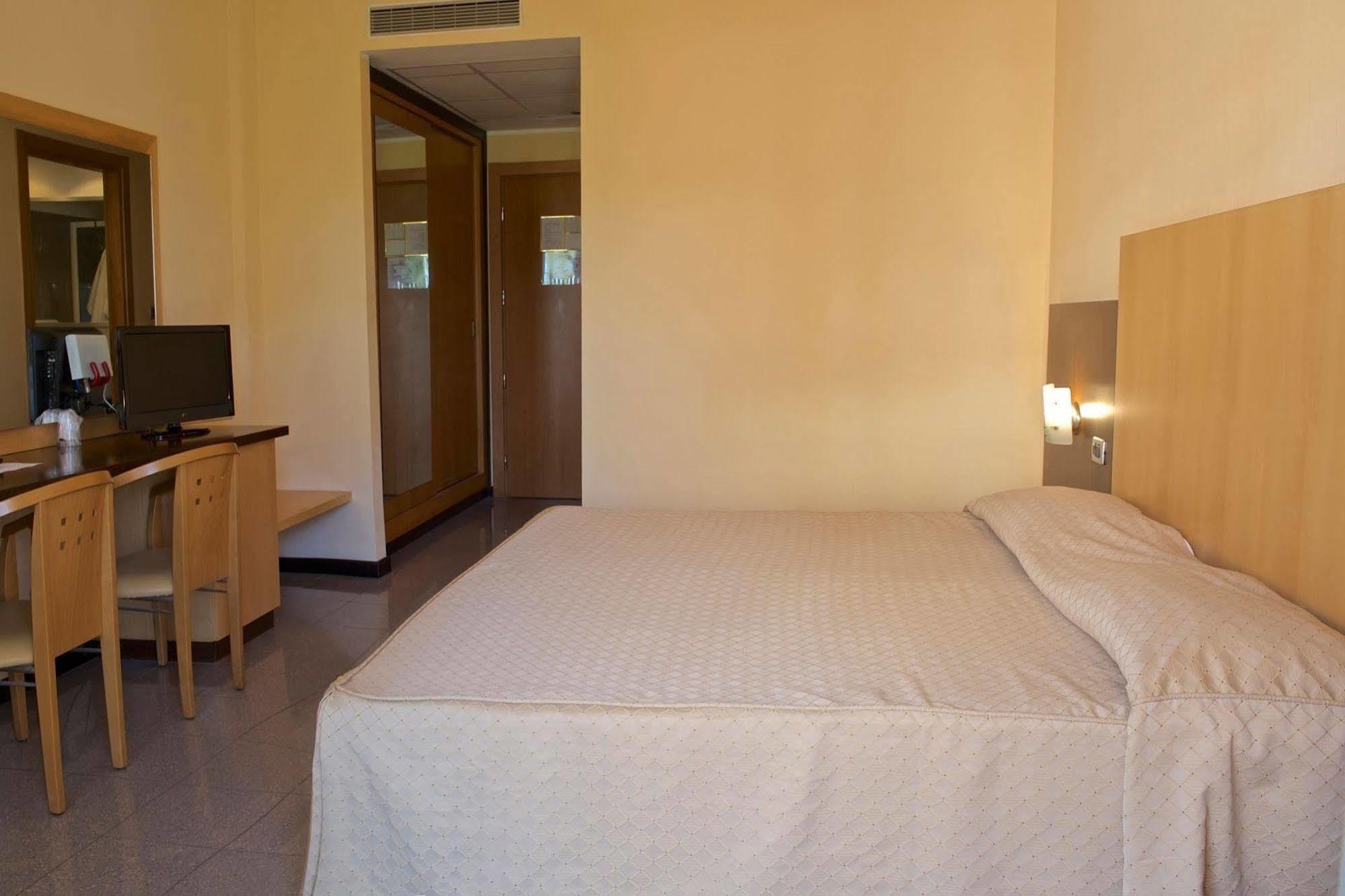 Albergo Mediterraneo Terracina Esterno foto