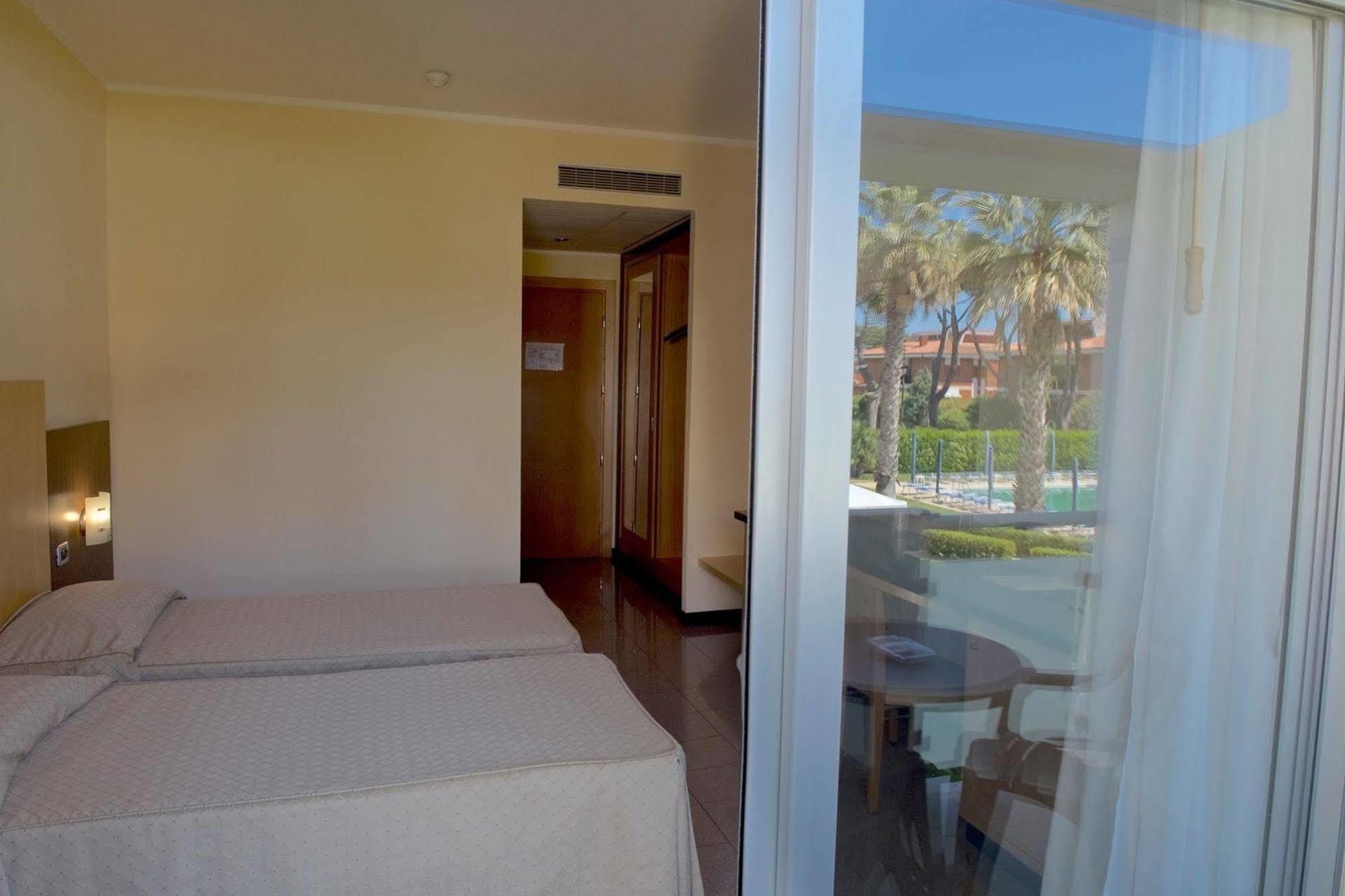 Albergo Mediterraneo Terracina Esterno foto