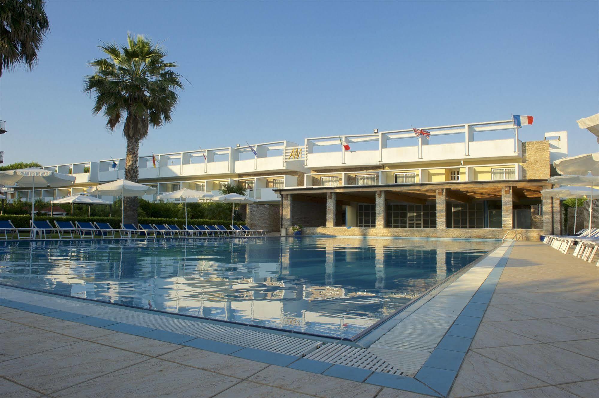 Albergo Mediterraneo Terracina Esterno foto