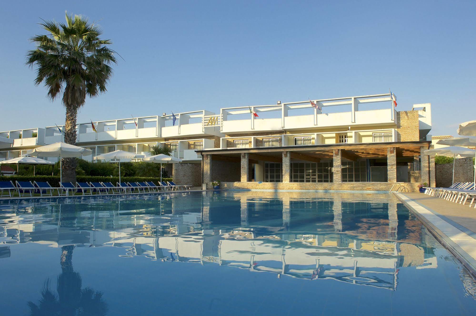 Albergo Mediterraneo Terracina Esterno foto