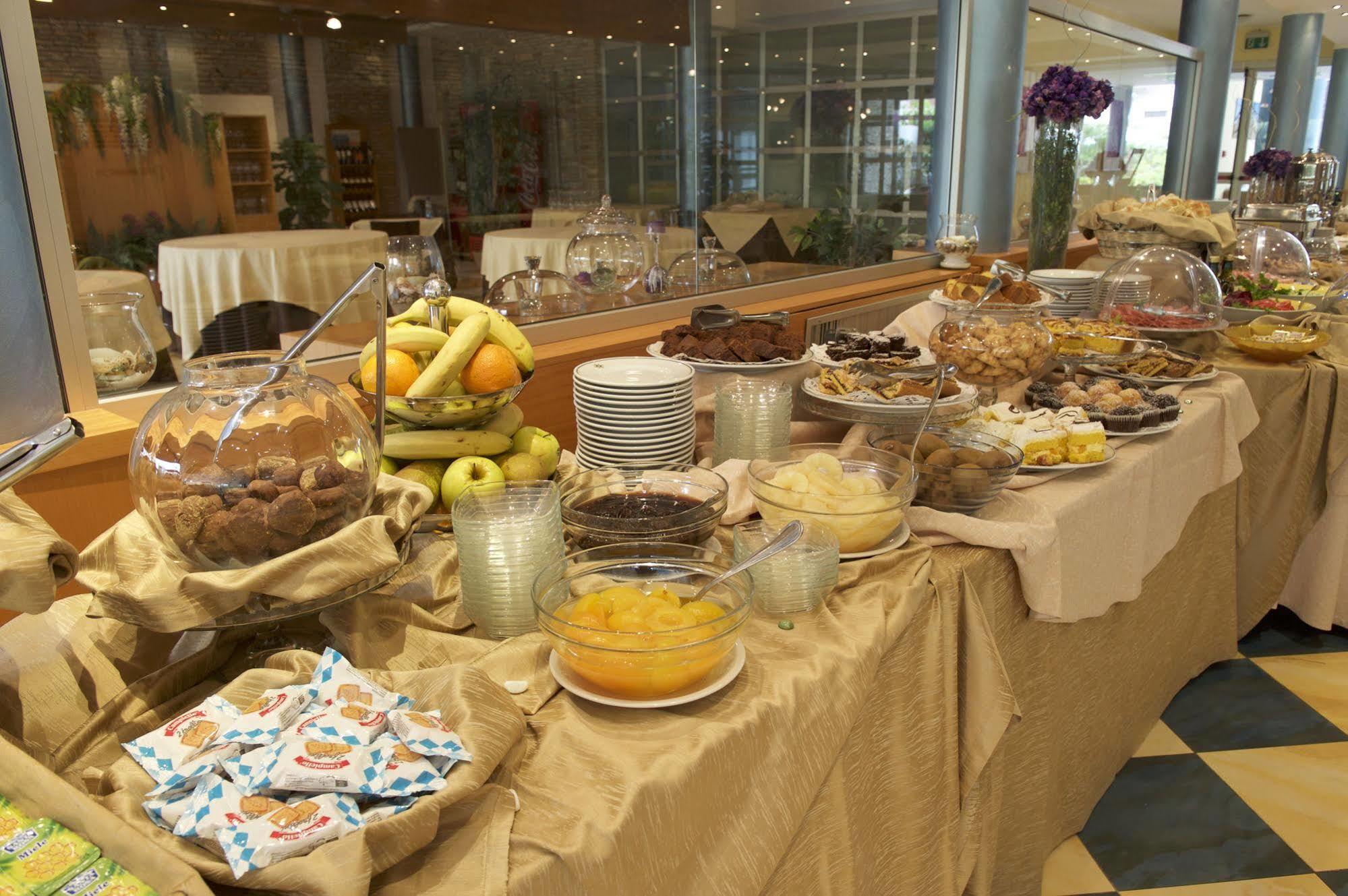 Albergo Mediterraneo Terracina Esterno foto