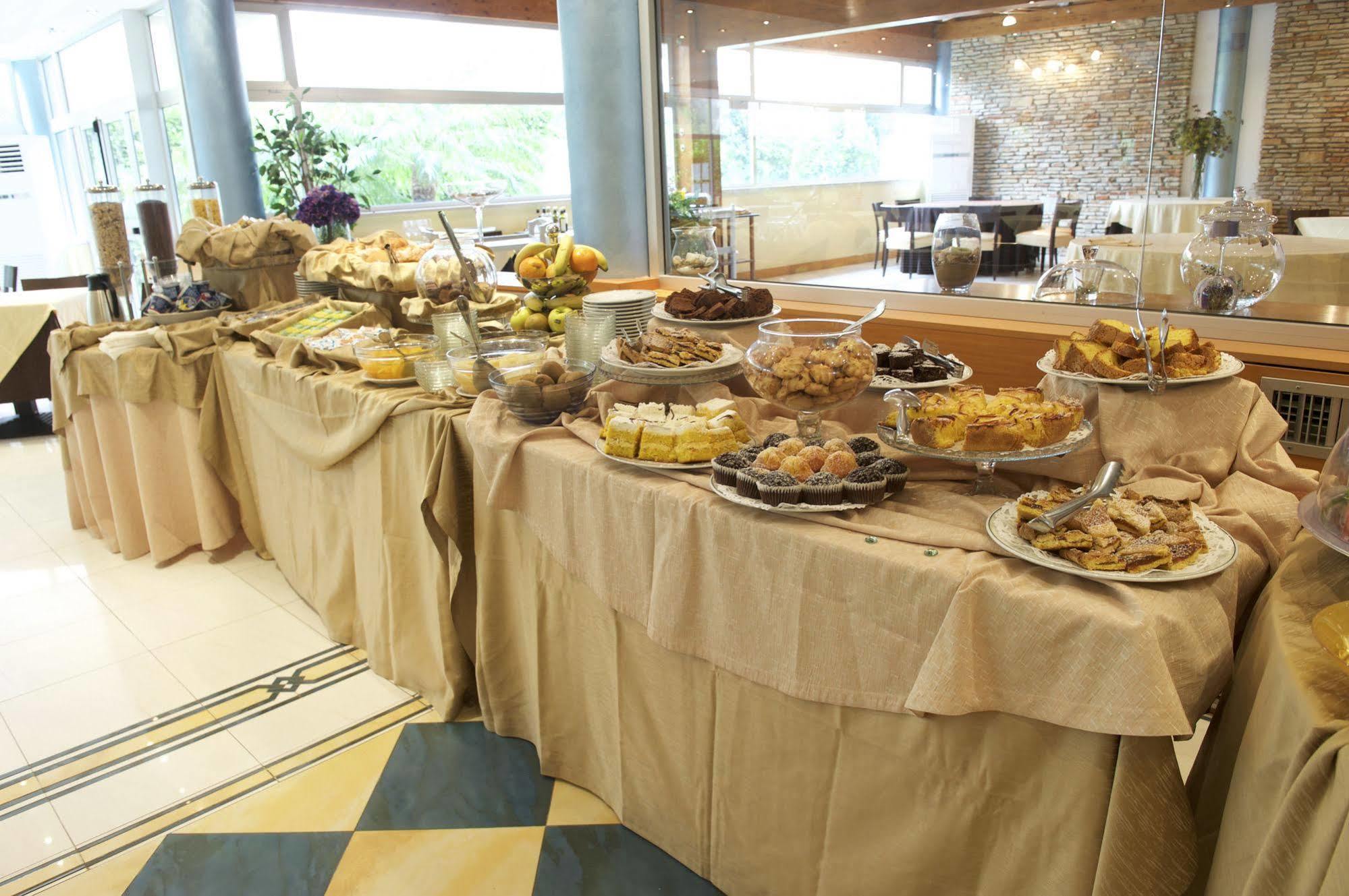 Albergo Mediterraneo Terracina Esterno foto